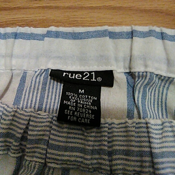 Off shoulder Top Rue21 - Picture 3 of 3